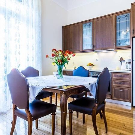 Neoclassical Apartment With 3 Bedrooms In 피레아스 외부 사진