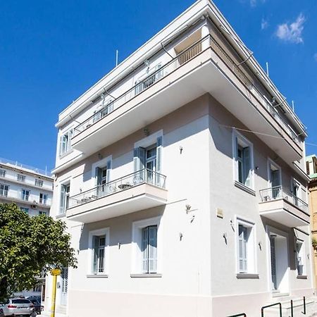 Neoclassical Apartment With 3 Bedrooms In 피레아스 외부 사진