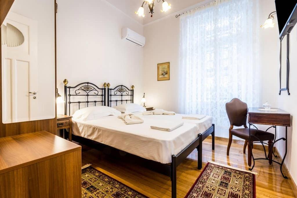 Neoclassical Apartment With 3 Bedrooms In 피레아스 외부 사진