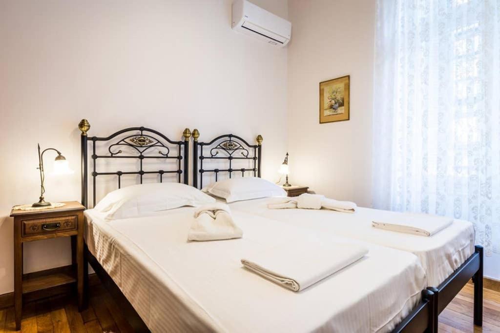 Neoclassical Apartment With 3 Bedrooms In 피레아스 외부 사진