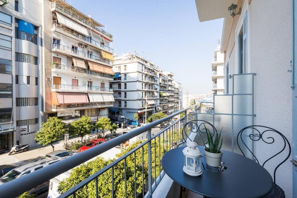 Neoclassical Apartment With 3 Bedrooms In 피레아스 외부 사진