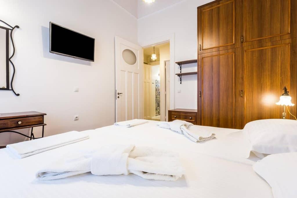 Neoclassical Apartment With 3 Bedrooms In 피레아스 외부 사진