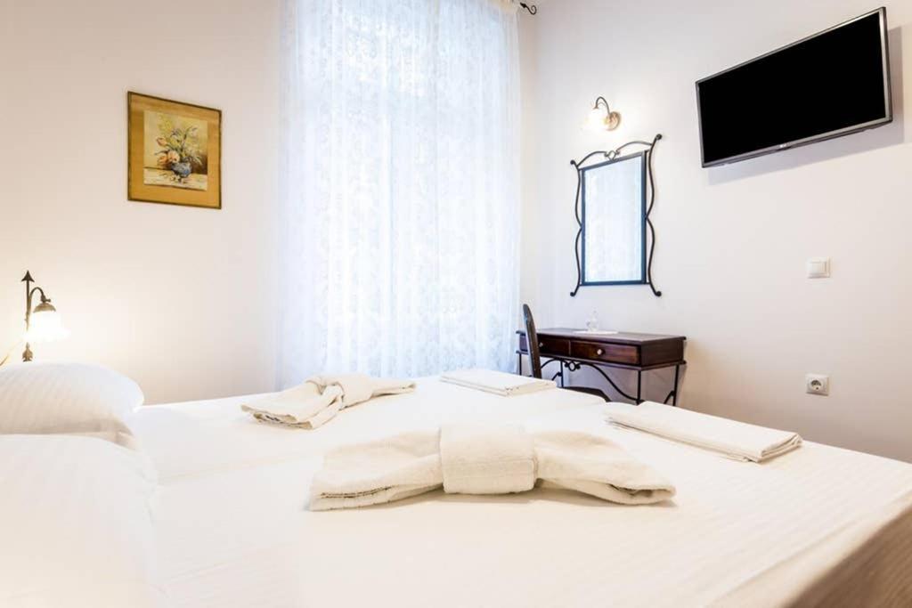Neoclassical Apartment With 3 Bedrooms In 피레아스 외부 사진