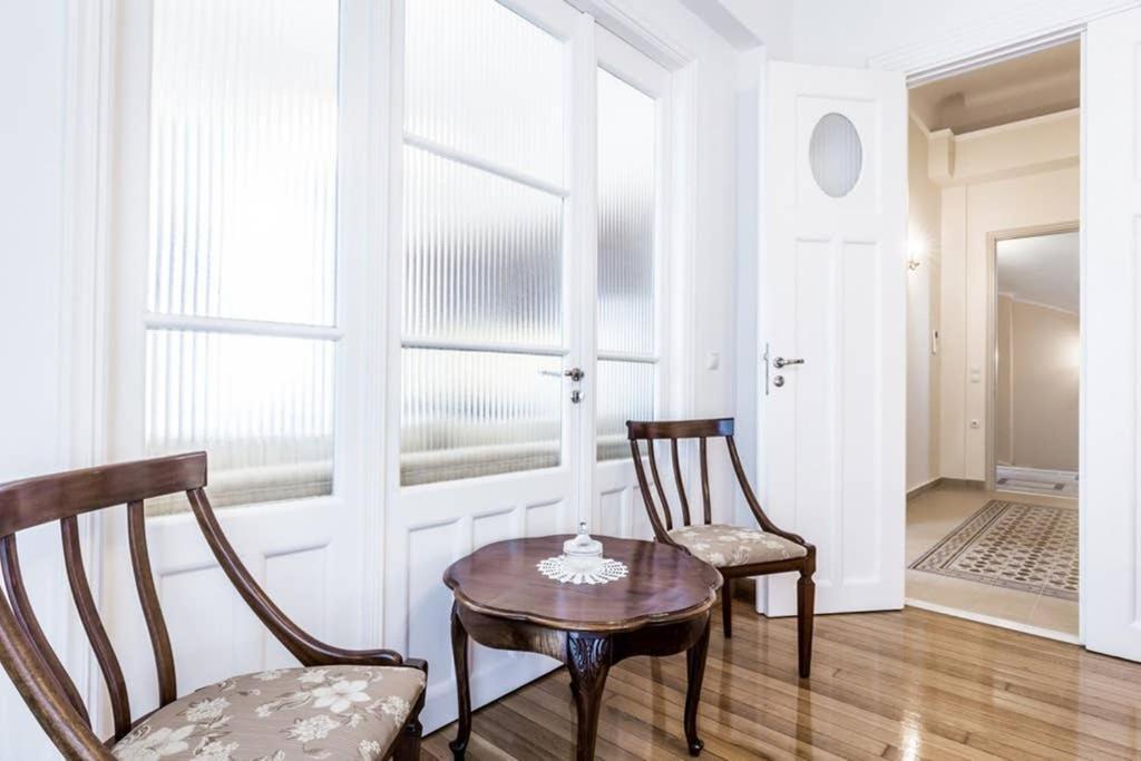 Neoclassical Apartment With 3 Bedrooms In 피레아스 외부 사진
