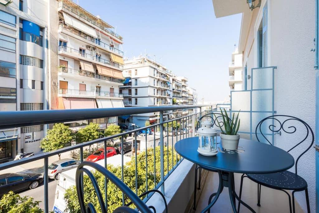 Neoclassical Apartment With 3 Bedrooms In 피레아스 외부 사진